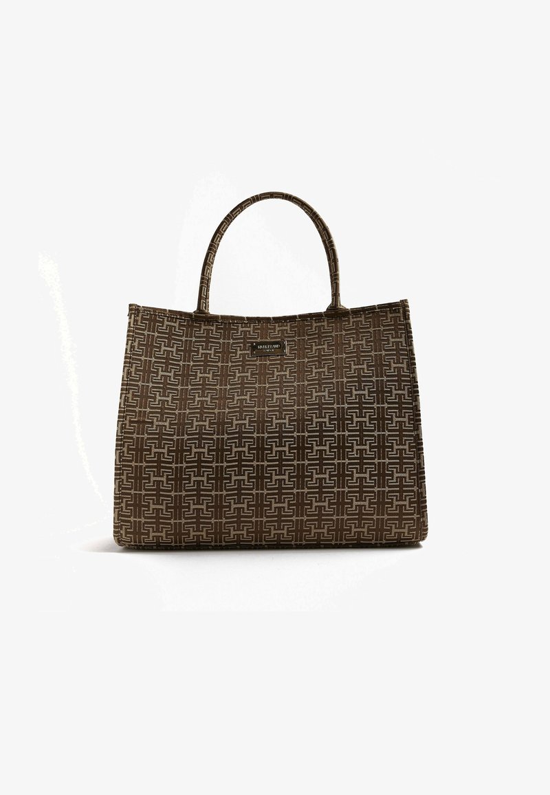Sac fourre-tout marron avec un motif géométrique dans une teinte plus claire, tissu texturé, deux poignées robustes et une plaque logo à l'avant.