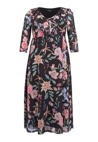 Zwarte jurk met bloemenprint, voorzien van een geruchte halslijn, driekwart mouwen en een A-lijn silhouet met kleurrijke motieven.