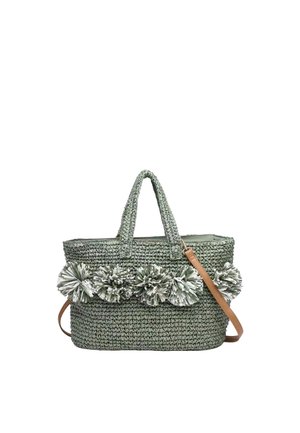 Borsa intrecciata grigia con due manici e tracolla marrone, decorata con numerosi pon pon grigi e bianchi sulla parte anteriore.