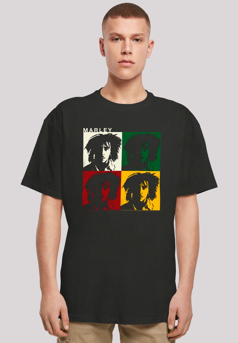 Schwarzes Baumwoll-T-Shirt mit einem Grafikdesign, das vier farbige Porträts zeigt und den Text "MARLEY" darüber. Die Farben umfassen Rot, Grün und Gelb.