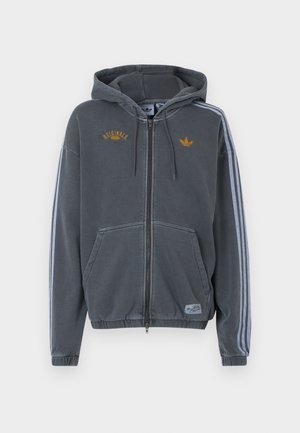 Tamsiai pilkas su užtrauktuku megztinis su kapišonu, priekine kišene, šviesiai pilkomis juostelėmis ant rankovių ir geltonomis "Originals" bei Adidas logotipais ant krūtinės.