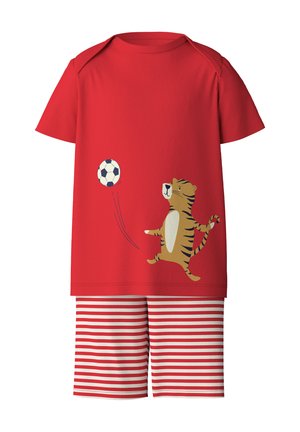 Ensemble de pyjama rouge à manches courtes avec un dessin animé de tigre jouant avec un ballon de football, accompagné d'un short rayé blanc et rouge.