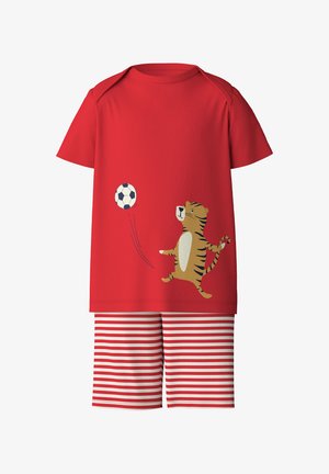 Rode pyjamastel met korte mouwen, met een cartoon tijger die met een voetballetje speelt, gecombineerd met wit en rode gestreepte shorts.