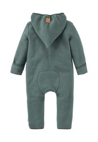 Zacht groene fleece baby-romper met lange mouwen, capuchon en versterkte knieën en zitvlakken, van achteren getoond.
