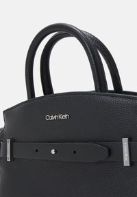 Calvin Klein CODE TOTE - Handtasche - black