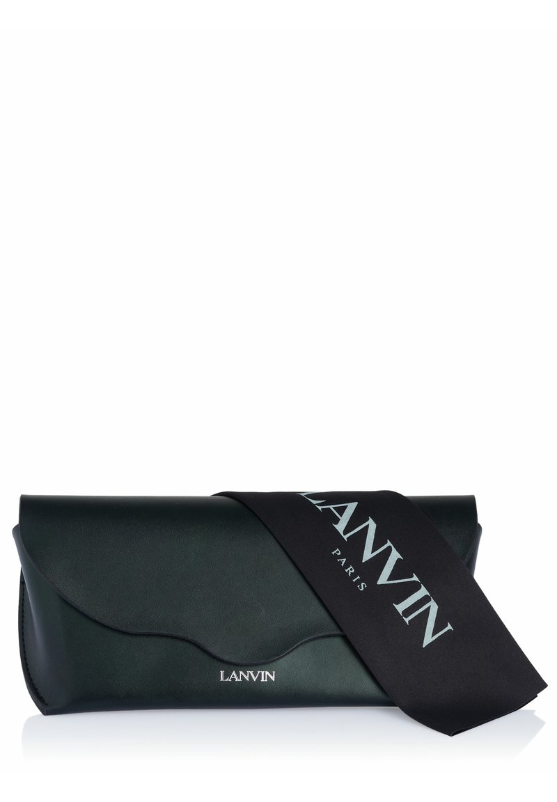 Pochette en cuir noir Lanvin avec un ruban en tissu noir affichant "LANVIN PARIS" en lettres blanches drapé sur le dessus.