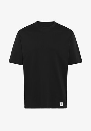 Juodas trumpomis rankovėmis T-palaidinė, pagaminta iš medvilnės. Suapvalinta iškirptė ir mažas etiketė su numeriu "73" apatine linija. Paprastas ir nelengvas dizainas.