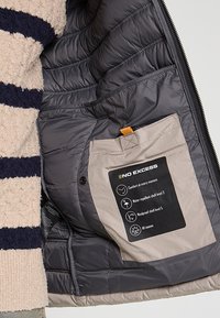 Niet geselecteerd, stone