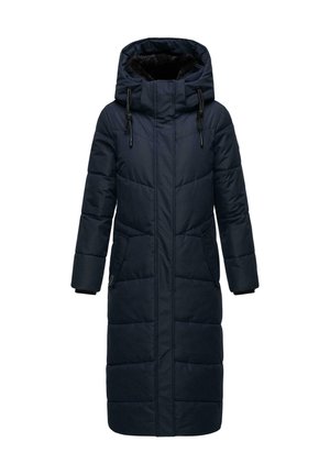 Long manteau d'hiver matelassé bleu marine avec capuche doublée en fourrure noire et fermeture éclair frontale avec cordons sur la capuche.