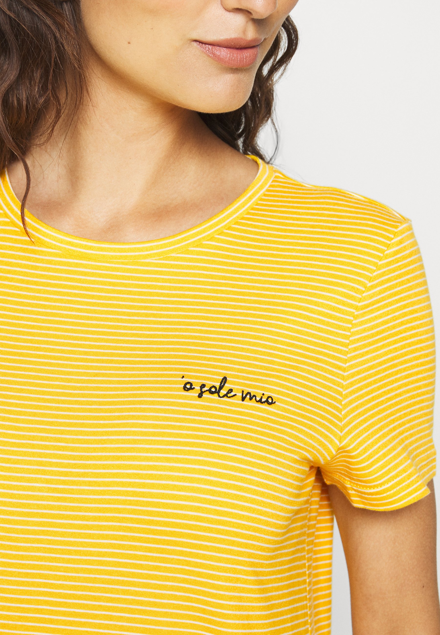 TOM TAILOR T shirts med print yellow Zalando.no TOM TAILOR SLUB CREW NECK - T-shirts med print - deep golden yellow