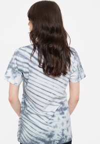 Paradiso Clothing SLAYER WINGED CRUCIFIX DYE WASH - Print T-shirt - white