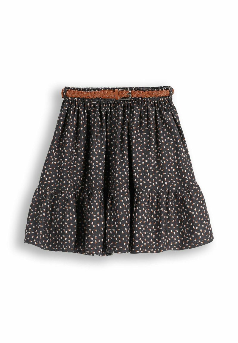 Czarna spódnica w kwiaty z warstwowym krojem i brązowym, plecionym paskiem. Na ciemnym tle drobne białe i pomarańczowe kwiaty.
