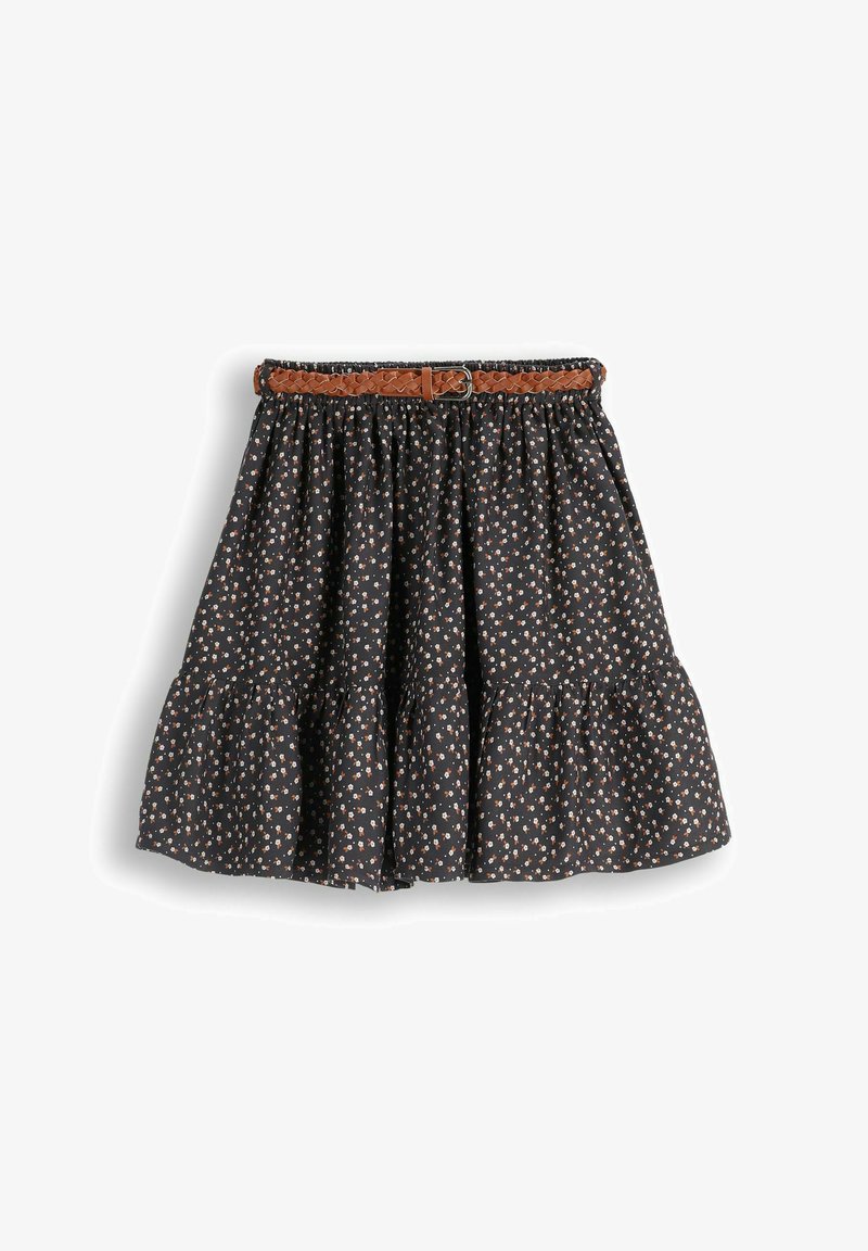 Czarna spódnica w kwiaty z warstwowym krojem i brązowym, plecionym paskiem. Na ciemnym tle drobne białe i pomarańczowe kwiaty.