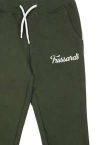 Pantaloni della tuta verde oliva realizzati in tessuto morbido, con coulisse bianca, tasche laterali e logo "Trussardi" ricamato sulla gamba.