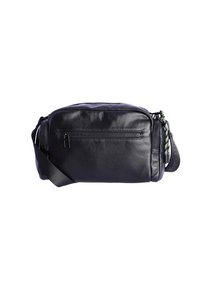 Bolso cruzado de cuero negro con un bolsillo frontal con cremallera, strap ajustable y superficie texturizada. Presenta acentos de hardware en contraste.