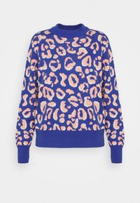 Pull bleu avec un motif léopard rose, col et poignets côtelés, et une coupe décontractée. Fabriqué en tissu tricoté doux.