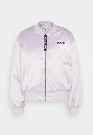 Lyse lilla satin bomberjakke med lynlås foran, ribbede manchetter og kant; har "KANI" broderet i sort på venstre brystområde.