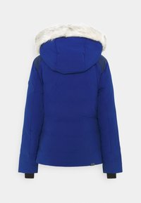 Veste synthétique bleue avec capuche ornée d'une fausse fourrure, manches longues et accents noirs sur les poignets et les épaules.