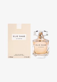 Elie Saab Le Parfum i en klar glassflaske med en åttetallig kork, fylt med lys ravfarget væske. Boksen har en kremfarge med gullkanter.