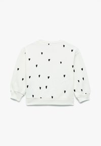 Witte sweatshirt met zwarte hartpatronen, lange mouwen en een ronde hals. Zachte stof met geribbelde manchetten en onderkant. Achteraanzicht weergegeven.