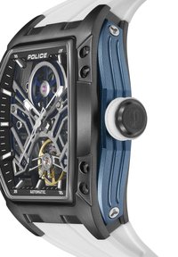 Moška ura z pravokotnim ohišjem iz črnega nerjavečega jekla, modrimi poudarki in belim gumijastim paščkom. Ima odprt krožni številčnik z vidnim mehanizmom.