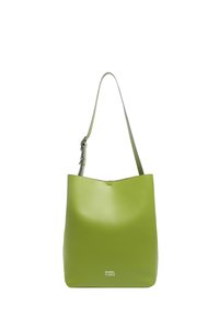 Sac à épaule en cuir vert avec une bandoulière réglable et un petit logo blanc "Bimba y Lola" en bas au centre.