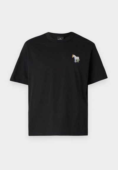 Musta puuvillainen t-paita lyhyillä hihoilla, jossa on värikäs brodeerattu seepra-kuvio vasemmassa rintakehän kohdalla. Klassinen pyöreä kaula-aukko.