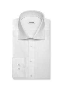 Chemise blanche pliée avec col pointu, devant boutonné et manchette à un bouton, présentée sur fond blanc.