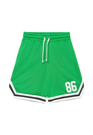 Pantaloncini sportivi in rete verdi con rifiniture bianche e nere, coulisse bianca e numero bianco "86" sulla parte inferiore della gamba destra.
