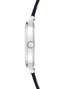 Silberfarbene Uhr mit rundem Gehäuse, strapazierfähigem, navy-blauen Textilarmband und zirkulärer Krone. Verfügt über ein minimalistisches Design und eine glatte Oberfläche.