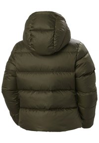 Olijfgroene pufferjack met een capuchon, voorzien van een gewatteerd patroon en een zachte, glanzende textuur. Ontworpen voor warmte en comfort.