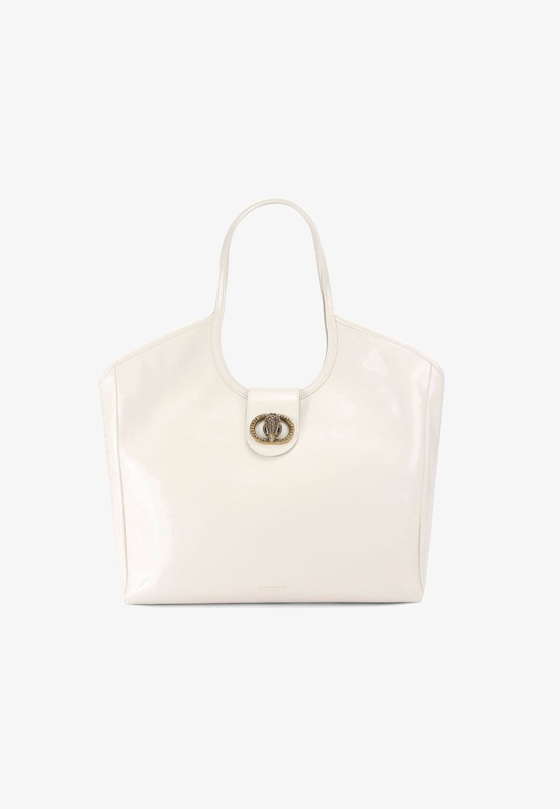 Witte patenten leren totebag met een ronde vorm, voorzien van een goudkleurige sluiting en een strak, minimalistisch ontwerp. Gladde textuur met stevige handvatten.