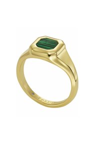 Guldfarvet ring med en sekskantet malakit sten. Glat, poleret overflade; enkelt design. Brandnavnet "FOSSIL" indgraveret indeni.