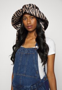 MAIAMAE DUNGAREE - Jardineiras - rip mid wash