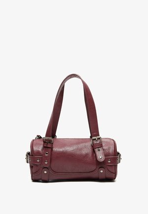Bershka, BARREL BAG WITH STUD DETAILS - Sac à main - dark red