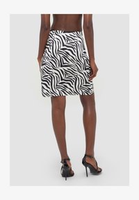 Επιλέχθηκε, black zebra