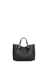 Borsa nera con finitura testurizzata, forma rotonda, doppi manici superiori, dettagli in metallo dorato e un interno rosa a contrasto.