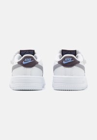 Nike Sportswear FORCE 1 LOW EASYON - Tenisice - white/cement grey/burgundy ash/royal pulse
