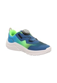 Scarpa sportiva blu e verde con tomaia in rete, suola in gomma, punta arrotondata e meccanismo di chiusura circolare. Accentuata da dettagli neri.