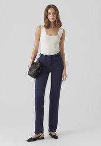 Vero Moda Tall - VMZAMIRA PANT - Püksid - navy blazer Väikepilt 1