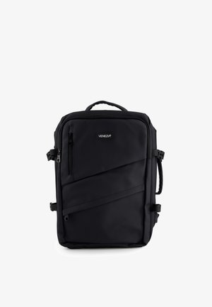 Czarny prostokątny plecak z wieloma zamykanymi na suwak przegródkami, bocznymi klamrami, górnym uchwytem i etykietą "VENEZIA" z przodu.