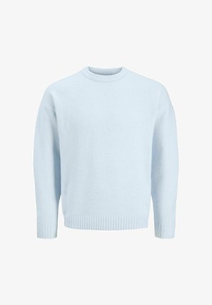 Pull bleu clair fait d'un matériau doux. Il présente un col rond, des poignets et un ourlet côtelés, avec une coupe décontractée et un design minimal.