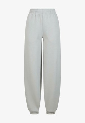 Szürke edzőnadrág, rugalmas derékpánttal, szűkülő nadrágvégekkel és sima textúrával. Lazán illeszkedik, nincsenek rajta látható minták vagy díszítések.