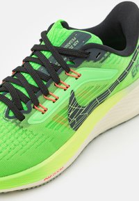 Nike Performance Obuwie do biegania treningowe