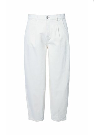 Witte, hoge taille, rechte broek met voorplooien, zijzakken, riemlussen en een knoopsluiting in de taille.