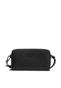 Μαύρο δερμάτινο πορτοφόλι με ανάγλυφο λογότυπο "tommy jeans", ορθογώνιο σχήμα, κλείσιμο με φερμουάρ και αποσπώμενο λουράκι. Λείο υλικό, μινιμαλιστικός σχεδιασμός.