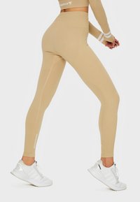SQUATPROOF TARGET SEAMLESS HIGH WAISTED  - Tights - beige