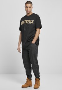 Non selezionato, black