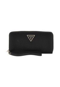 Portefeuille noir texturé avec fermeture à glissière, présentant un logo en argent en forme de triangle de la marque Guess. Comprend une bandoulière pour un transport facile.