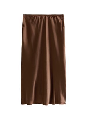 Bruine midirok met een gladde, satijnen afwerking en elastische tailleband. Heeft een eenvoudig, vloeiend ontwerp zonder patronen of versieringen.